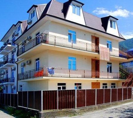 Гостевой Дом Жемчужина Gagra Exterior photo